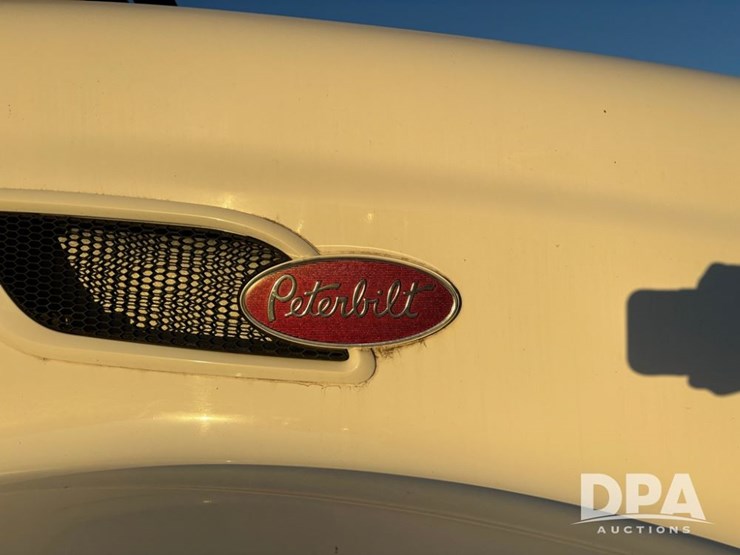 2008-peterbilt-386-image-24