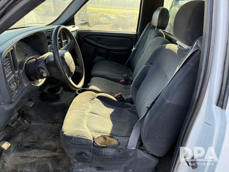 2002-gmc-3500-image-57