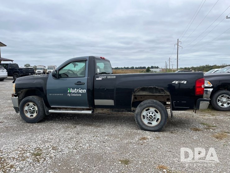 2011-chevrolet-2500hd-image-13