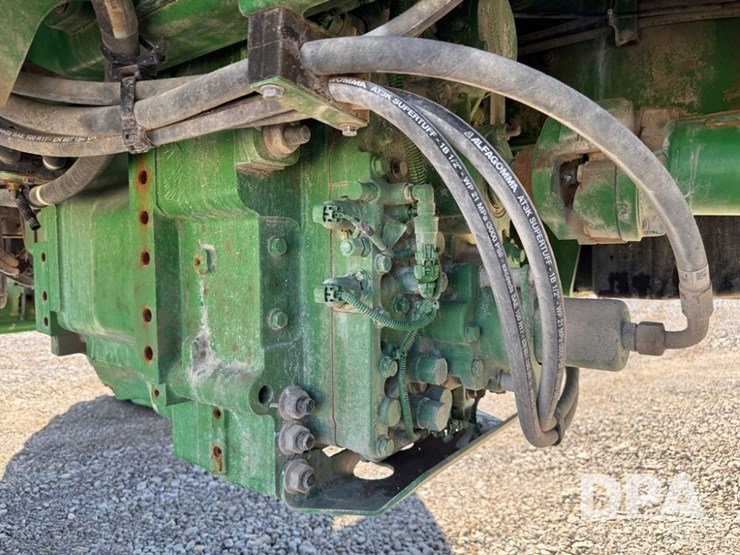 2023-john-deere-800r-image-94