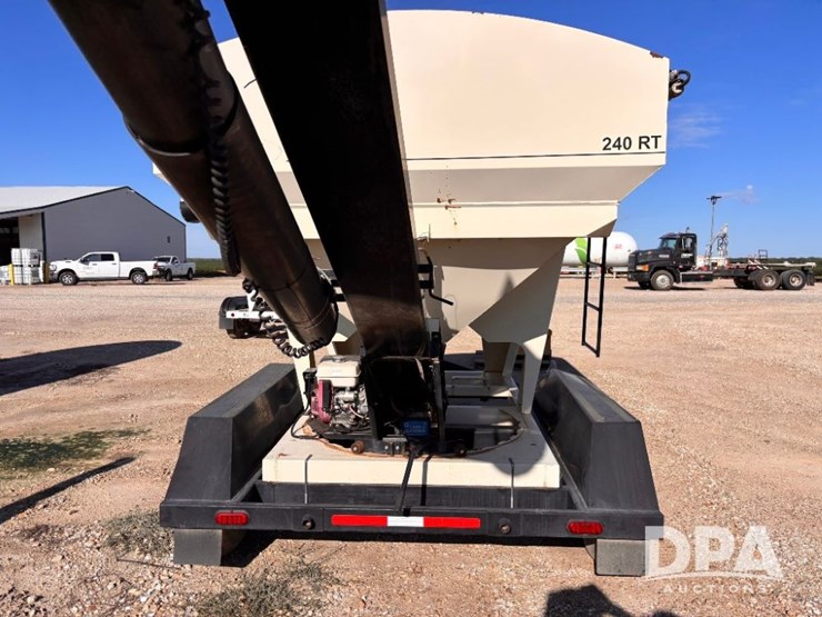 2010-meridian-240rt-image-7