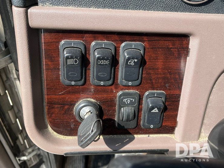 2014-peterbilt-386-image-55