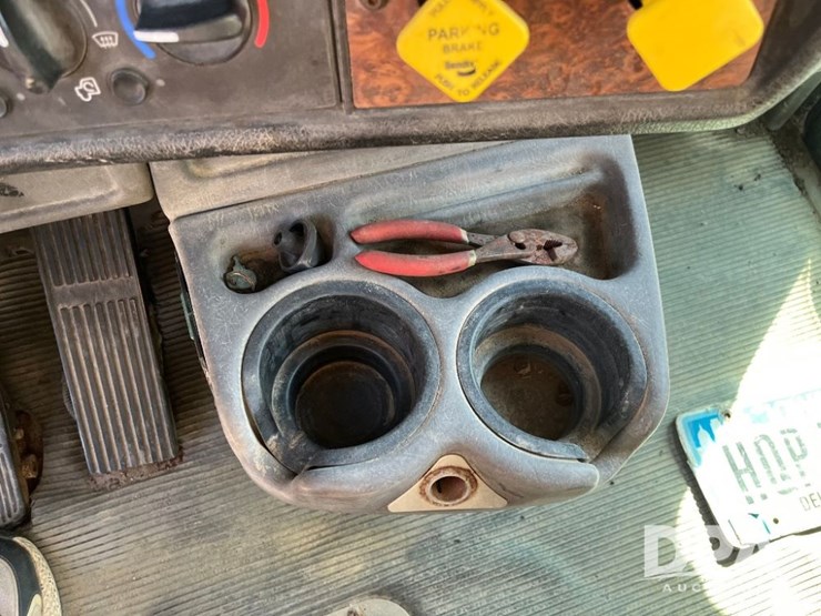 2002-kenworth-t800-image-63