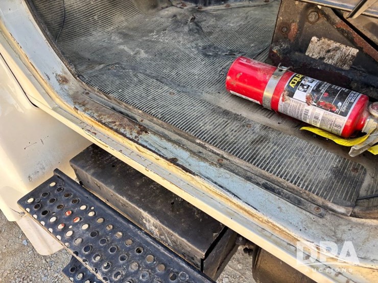 1999-ihc-4700-liquid-nurse-truck-(gp11652,-unit-126458)-image-75