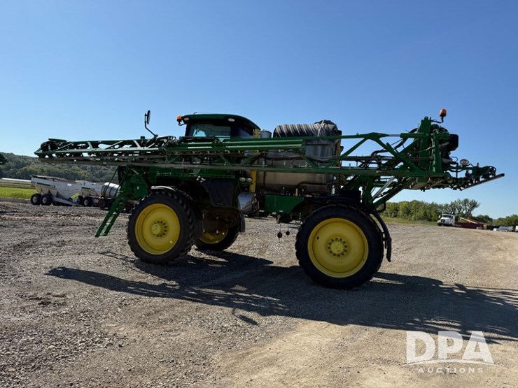2021-john-deere-r4044-image-28