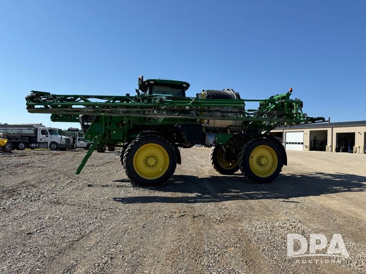2021-john-deere-r4044-image-32