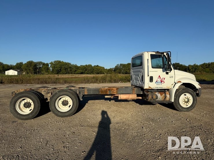 2002-international-durastar-4400-image-6