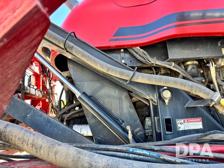 2015-case-ih-patriot-4440-image-52