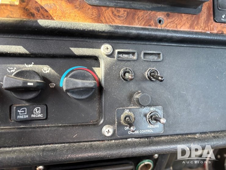 2001-peterbilt-357-image-68