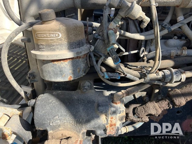 2002-freightliner-fl70-image-81