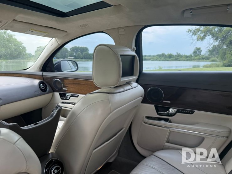 2012-jaguar-xj-sedan-(lld1443)-image-20