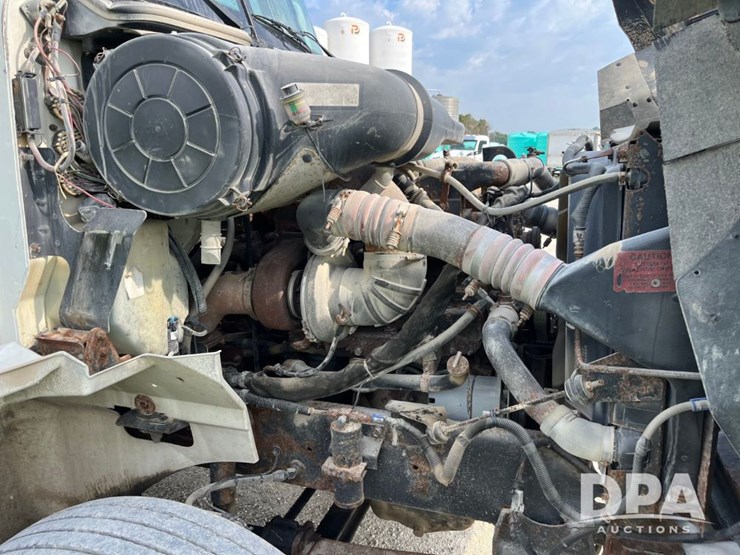 2001-ihc-9100-truck-(jn2647,-unit-32347)-image-70