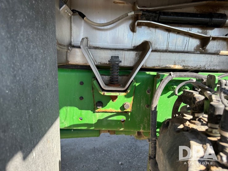 2023-john-deere-800r-image-85