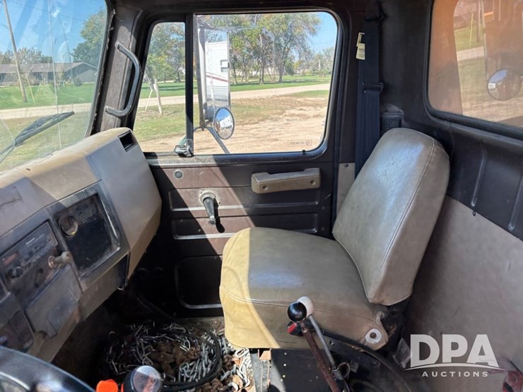 1990-international-4700-image-50