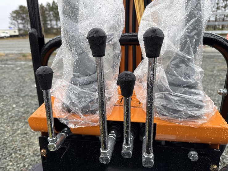 #6462-•-unused-future-ft13-mini-excavator-image-12