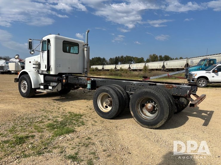 2001-peterbilt-357-image-17