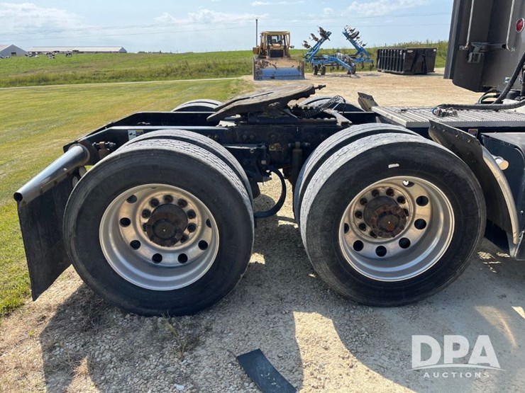 2014-peterbilt-386-image-35