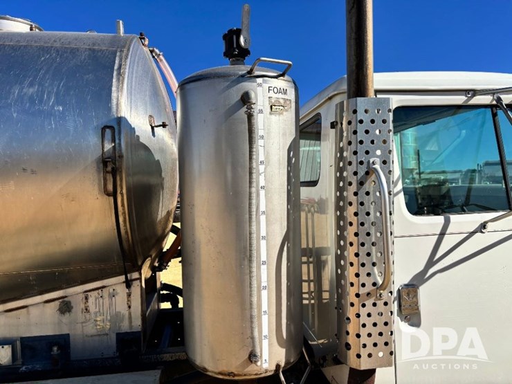 1999-ihc-4700-liquid-nurse-truck-(gp11652,-unit-126458)-image-46