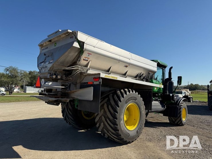 2023-john-deere-800r-image-11