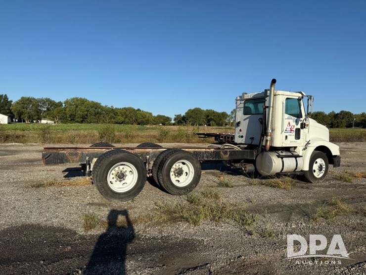 2002-international-9100i-cab/chassis-(np6156,-unit-286)-image-7