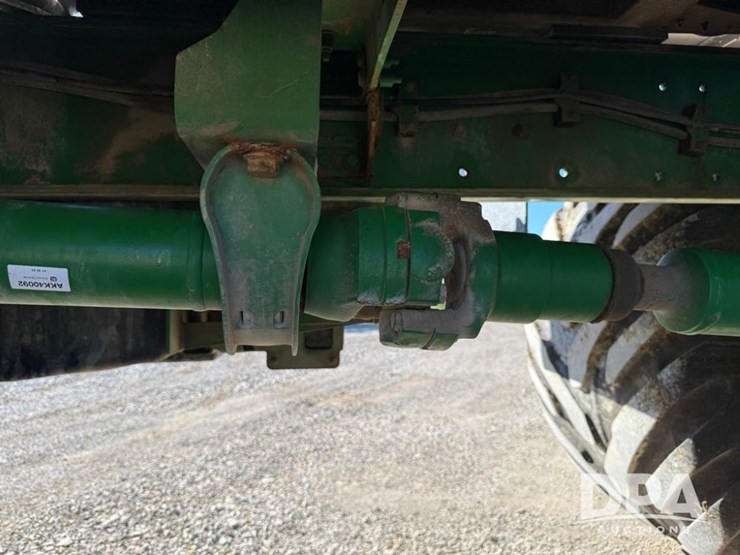 2023-john-deere-800r-image-95