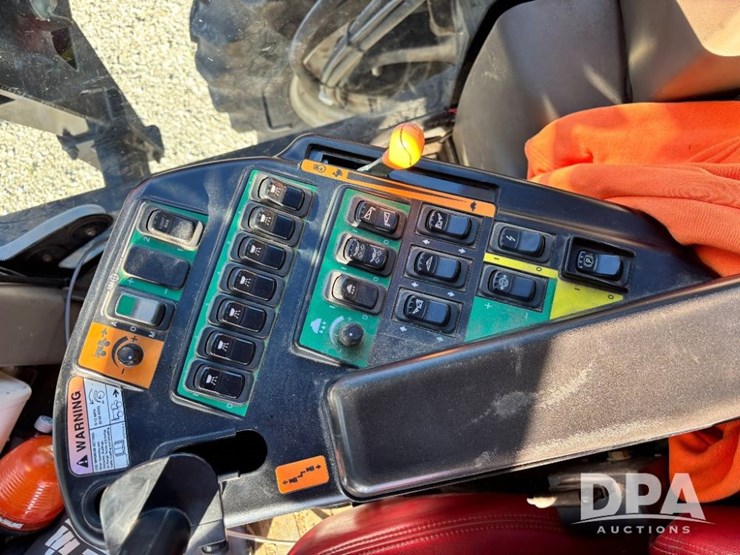 2015-case-ih-patriot-4440-image-117