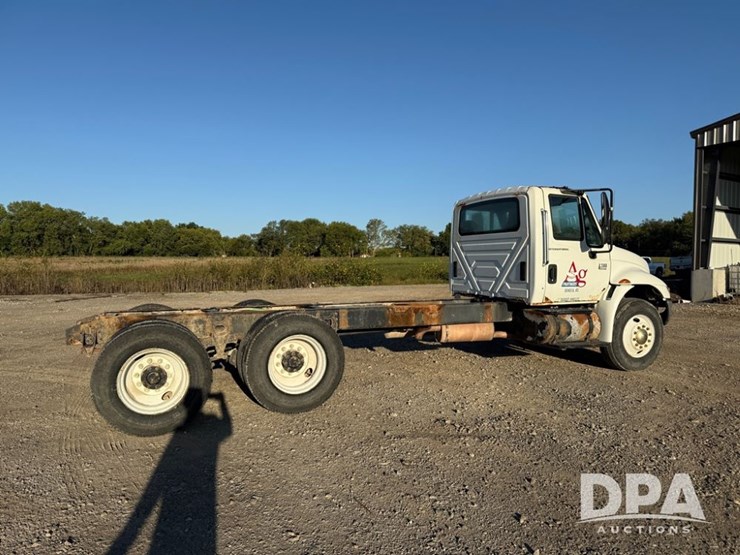 2002-international-durastar-4400-image-7