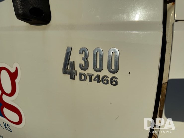 2002-international-durastar-4400-image-30