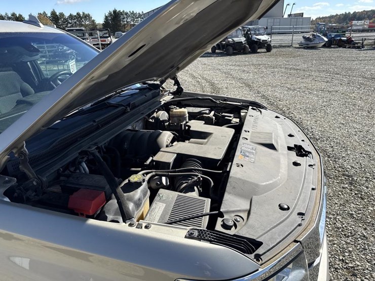 2015-chevrolet-tahoe-image-11