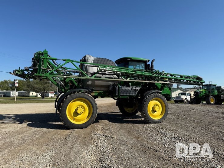 2021-john-deere-r4044-image-10