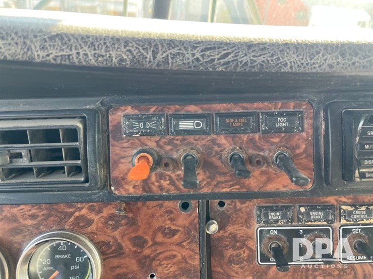 2002-kenworth-t800-image-58