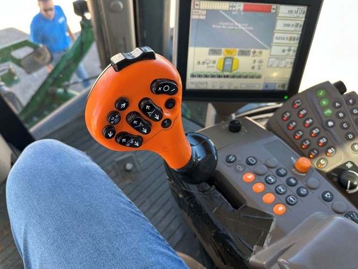 2015-john-deere-r4045-image-43