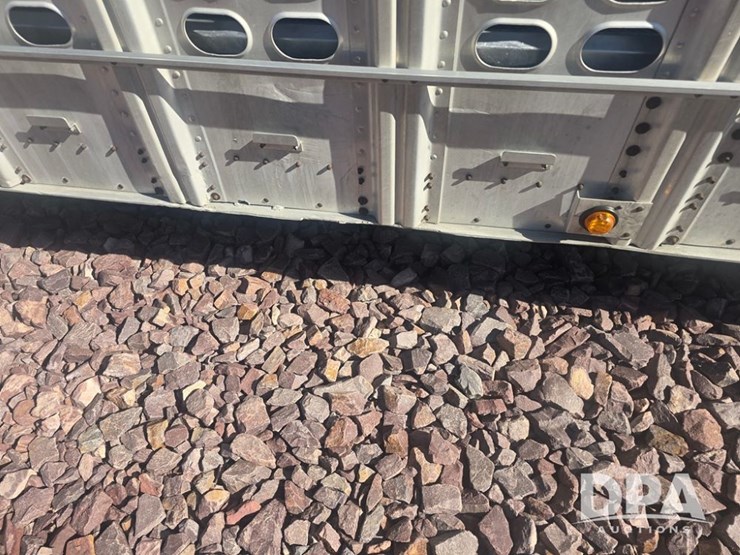 2006-wilson-livestock-trailer-image-43