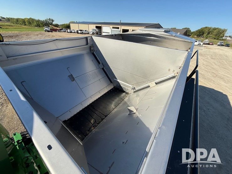 2023-john-deere-800r-image-117