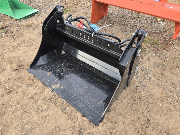#6913-•-approx.-38"-unused-mini-skid-steer-4in1-bucket-image-1