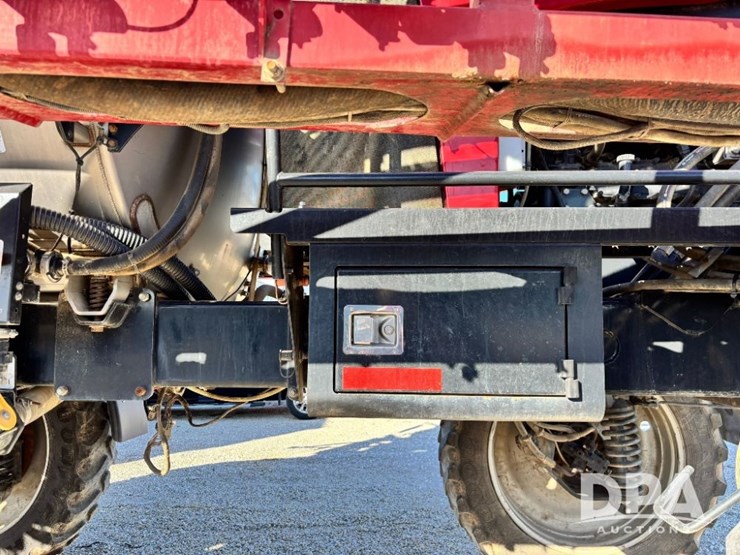 2015-case-ih-patriot-4440-image-36