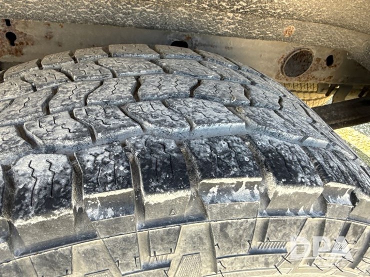 2014-chevrolet-silverado-image-35