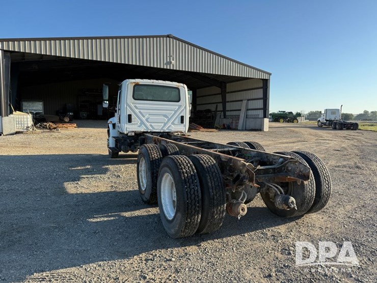 2002-international-durastar-4400-image-12