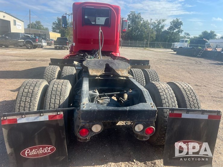 2012-peterbilt-384-image-4