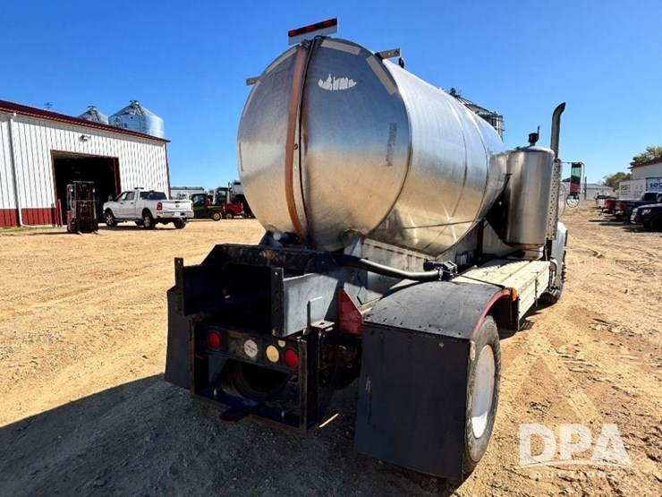 1999-ihc-4700-liquid-nurse-truck-(gp11652,-unit-126458)-image-8