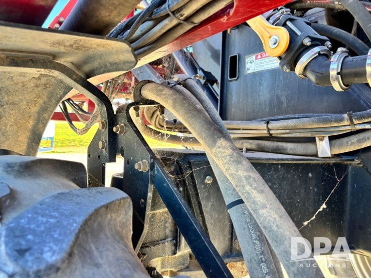 2015-case-ih-patriot-4440-image-55