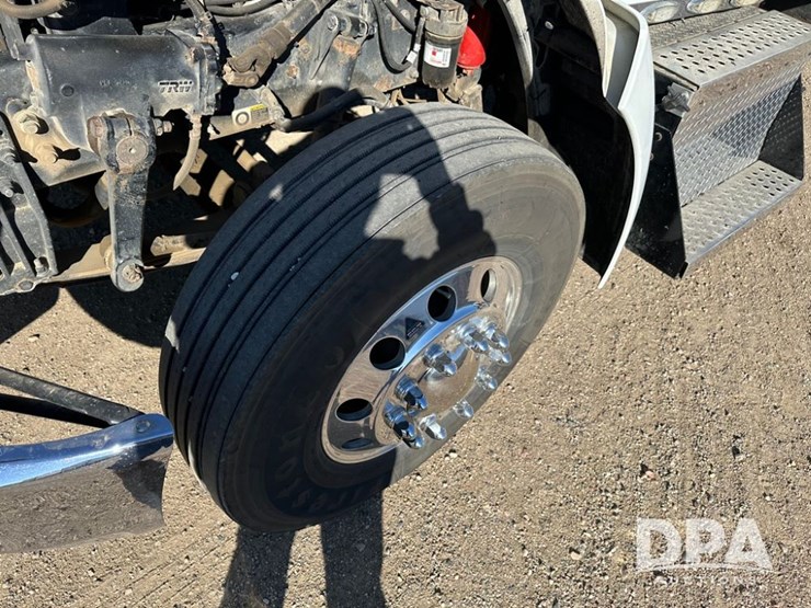 2014-kenworth-t370-image-21