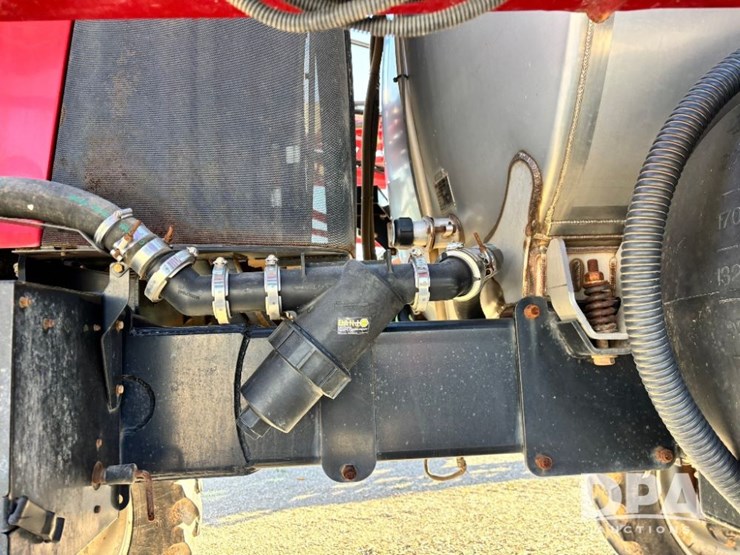 2015-case-ih-patriot-4440-image-57