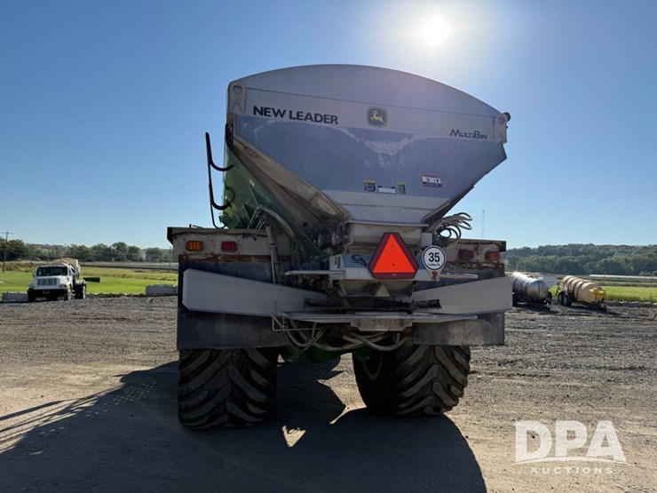 2021-john-deere-f4365-image-15