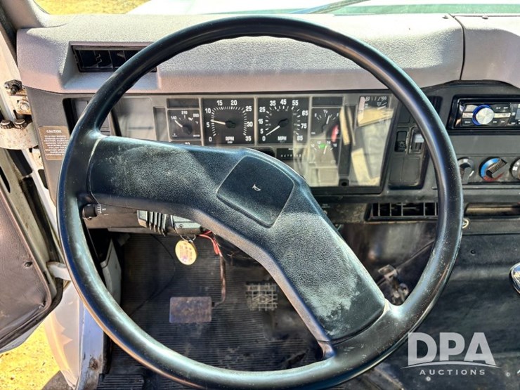 1999-ihc-4700-liquid-nurse-truck-(gp11652,-unit-126458)-image-82