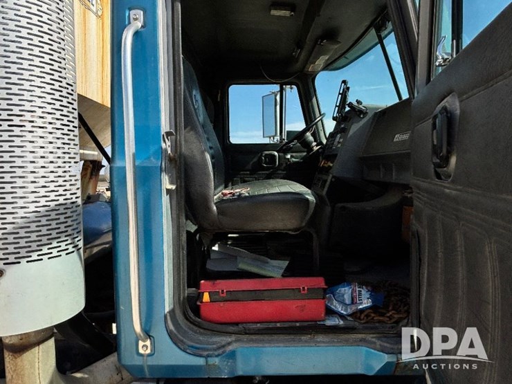 2000-mack-ch613-image-45