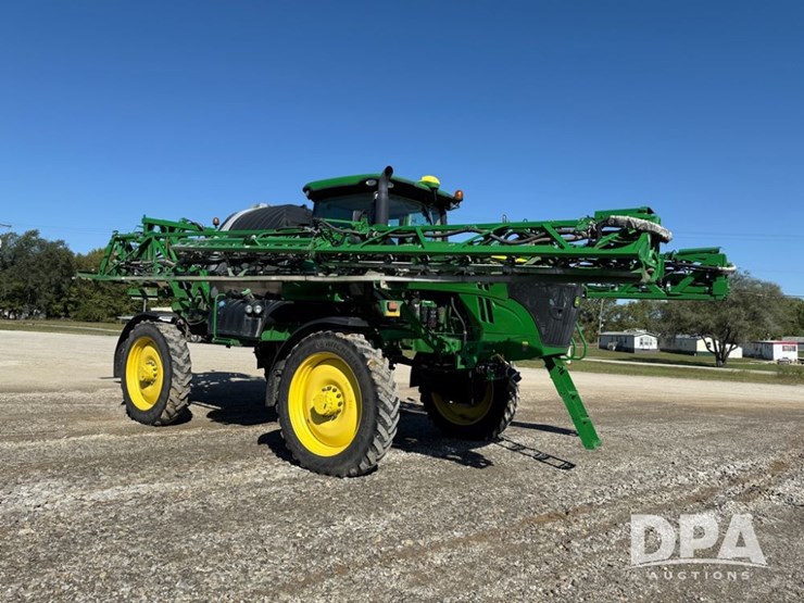 2021-john-deere-r4044-image-2