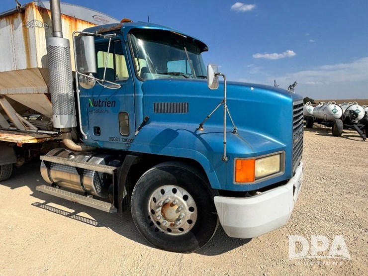 2000-mack-ch613-image-2