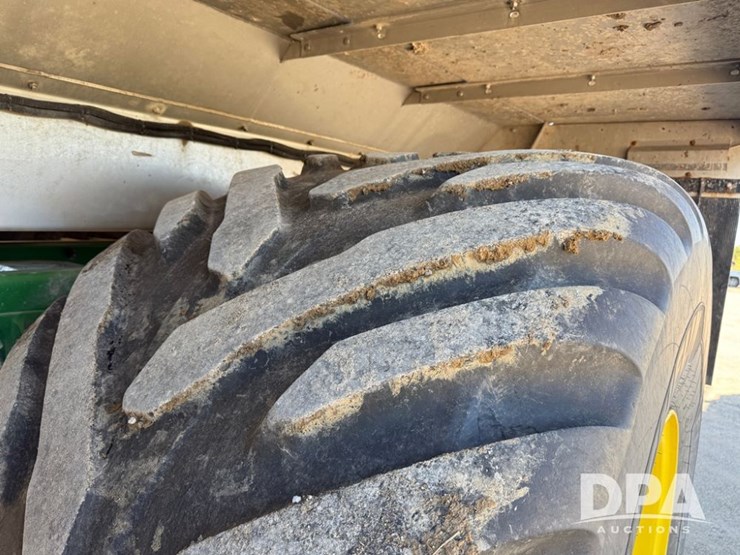 2023-john-deere-800r-image-51