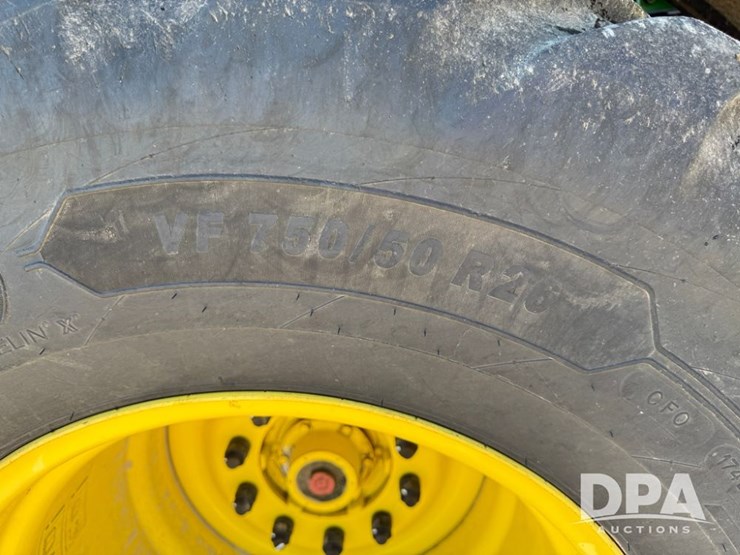 2023-john-deere-800r-image-46